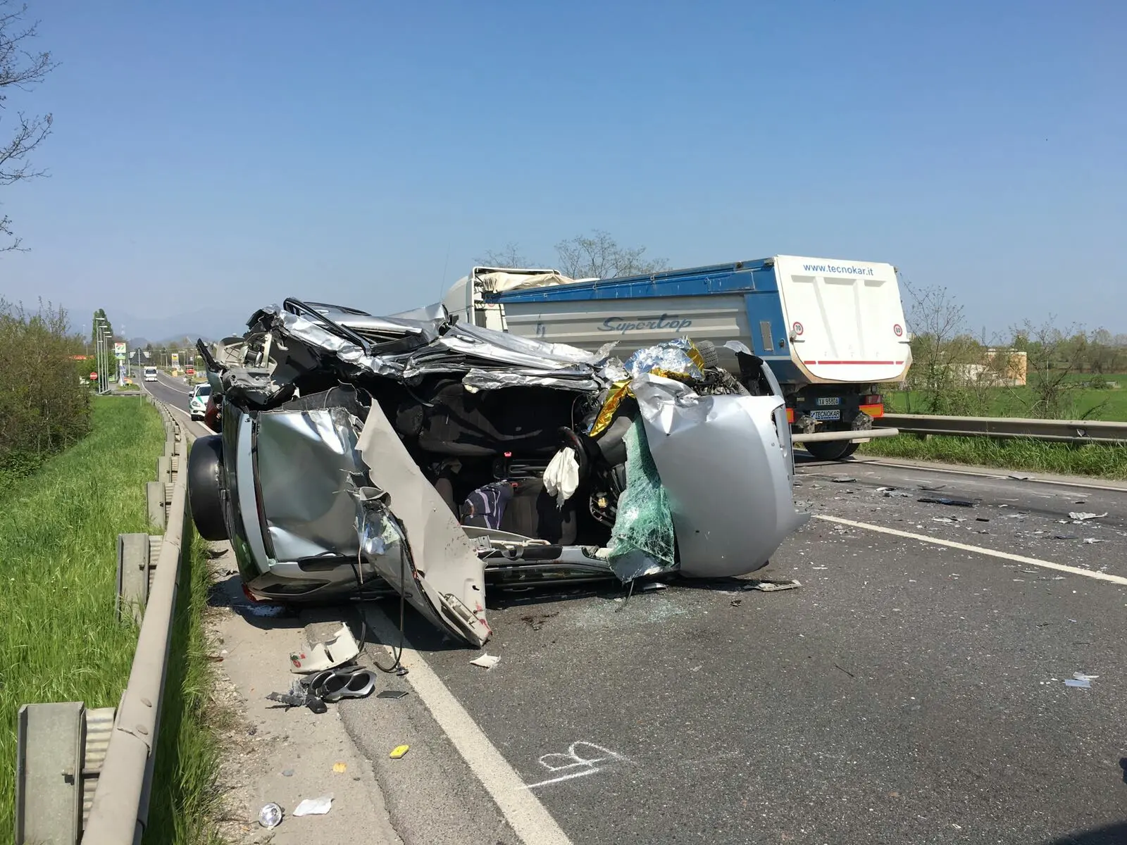 Rezzato, incidente fatale tra auto e camion: muore 77enne, ferita la figlia