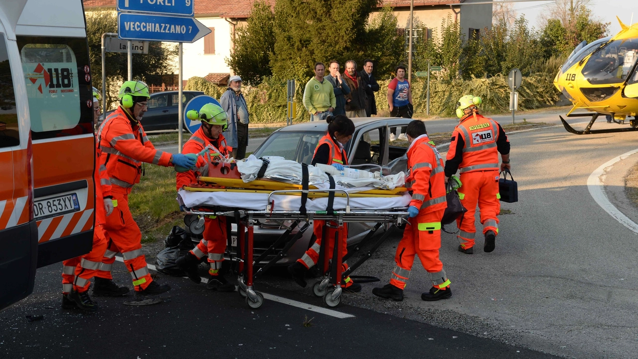 L'uomo è stato portato all'ospedale Manzoni