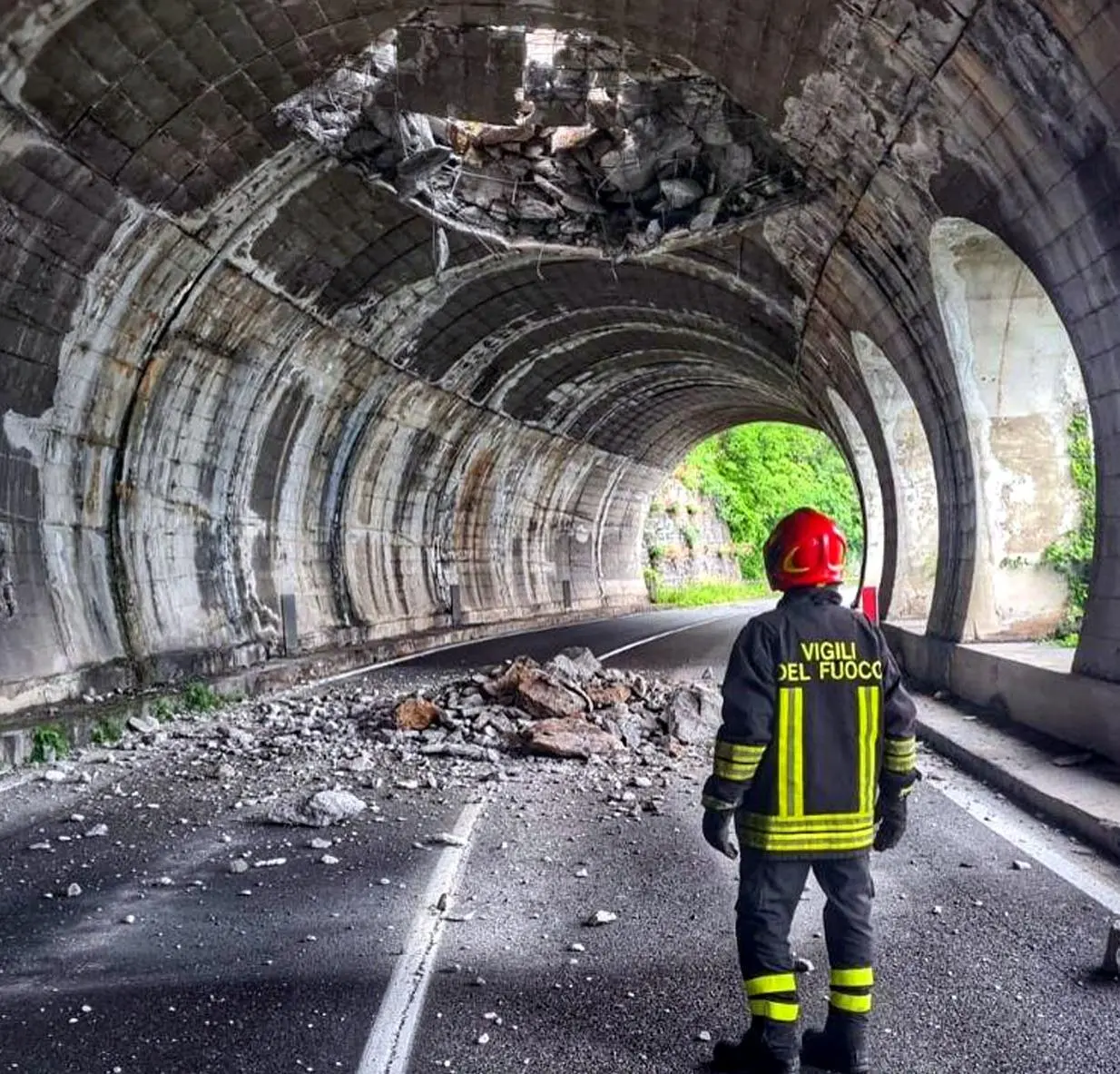 "Tunnel colpito ma non andrà abbattuto"