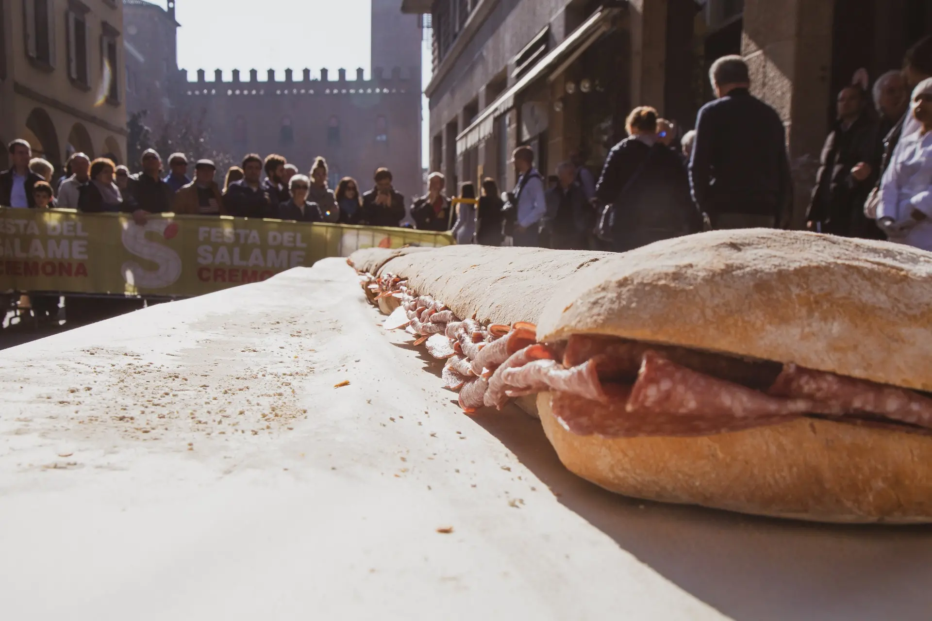 Festa del salame a Cremona: ecco il panino di 10 metri