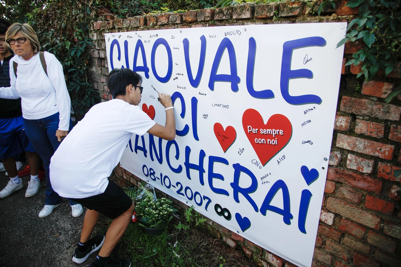 Striscione per Valentino Colia a Garbagnate Milanese