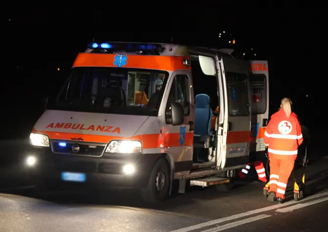 Incidente sulla strada Trivulzia: camion esce fuori strada