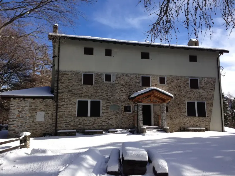 Introzzo, il rifugio Roccoli Lorla cerca un gestore. Il bando del Cai Dervio