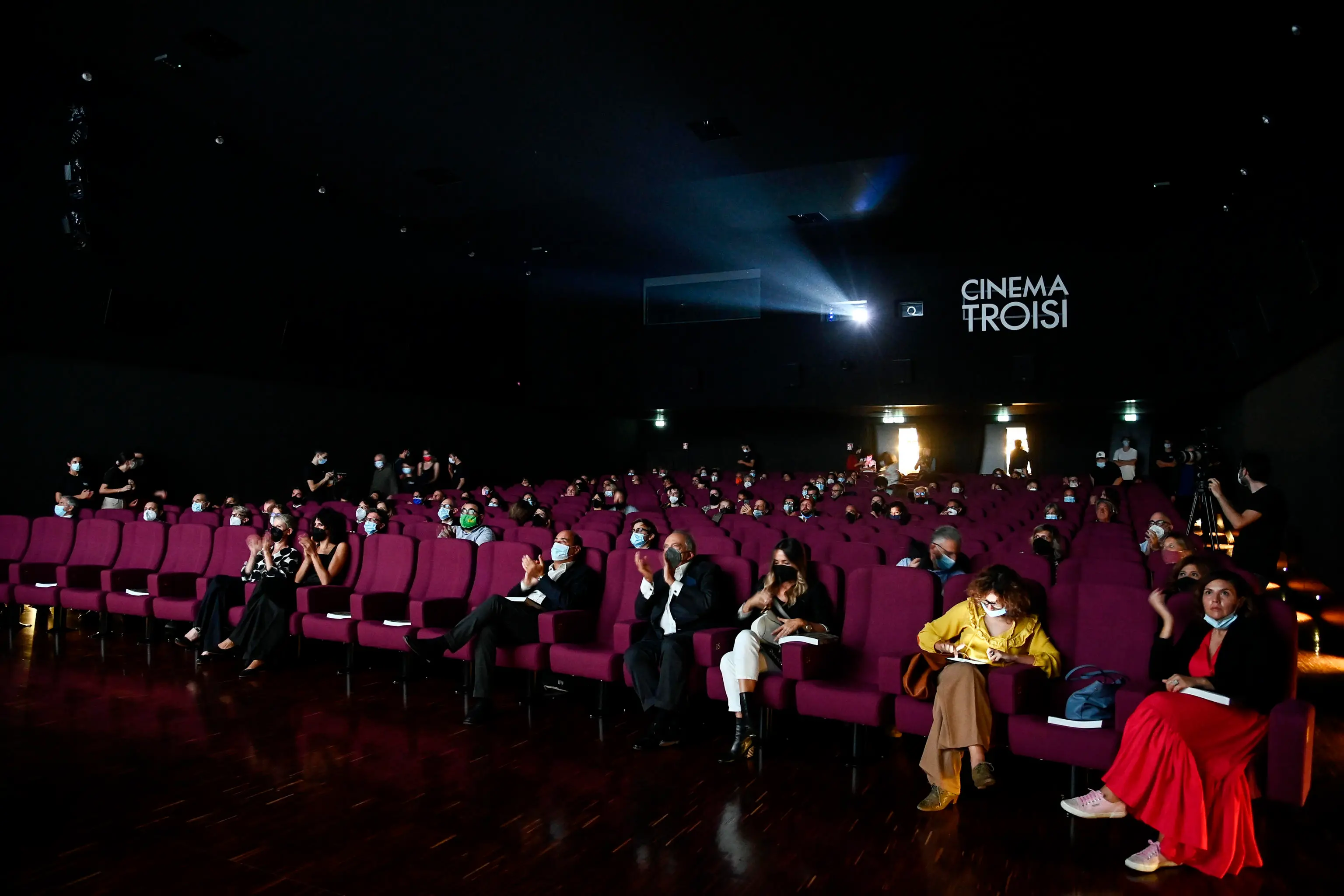 Crisi cinema, 6 italiani su 10 non hanno mai visto un film in sala nel 2022