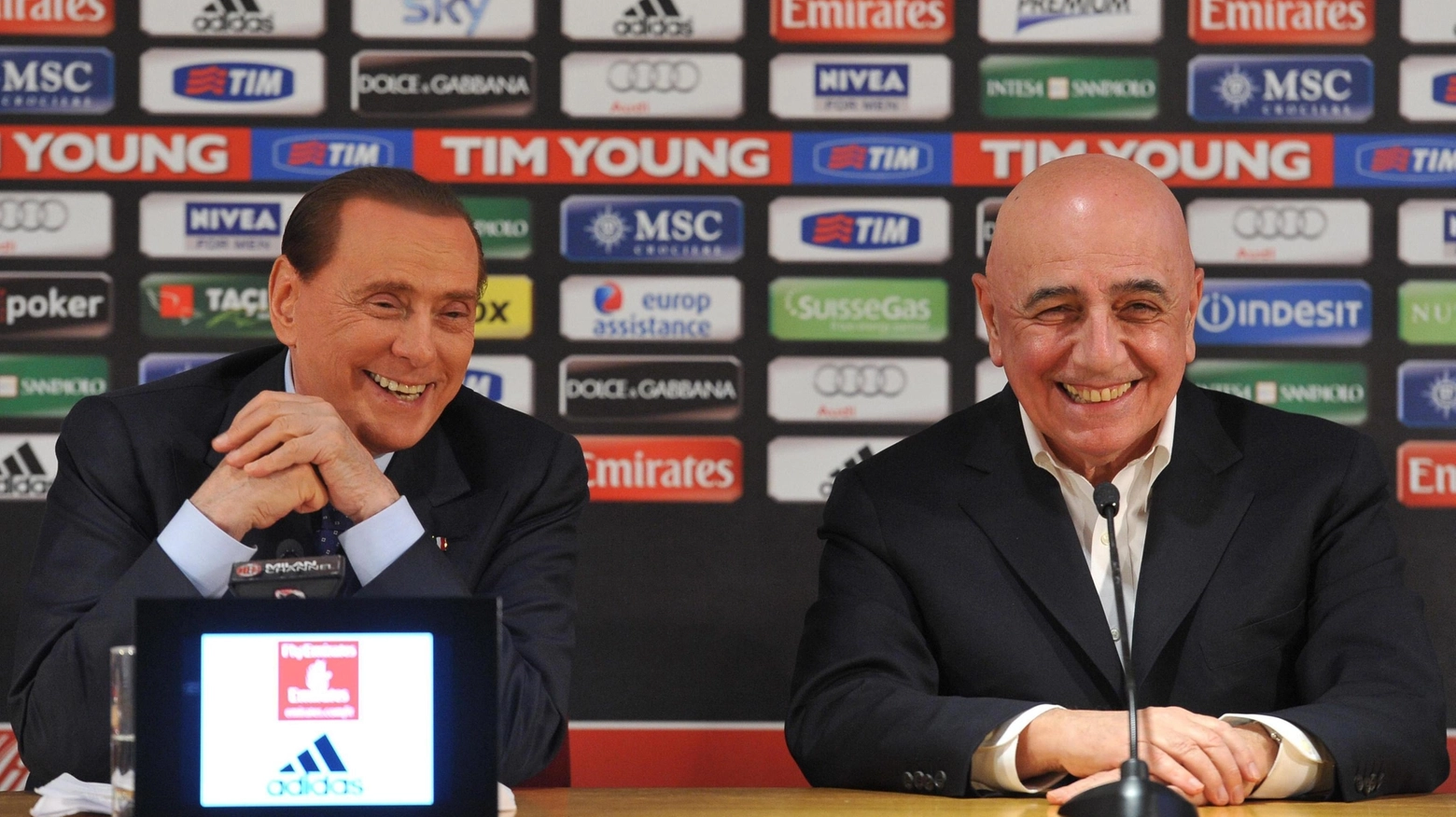 Silvio Berlusconi e Adriano Galliani durante una conferenza stampa a Milanello nel 2013