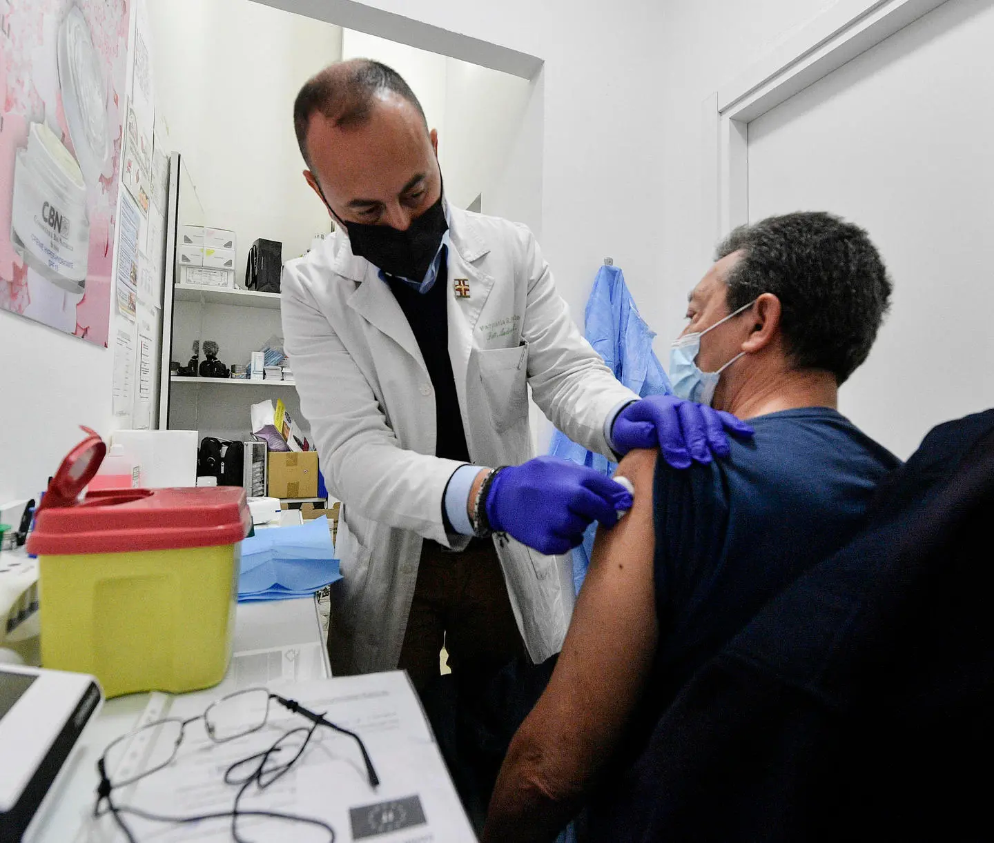 Vaccino contro l'influenza: partite prenotazioni sul portale. Corsa degli Over 60 al siero