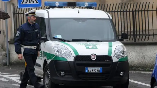 Castano, pregiudicato nasconde droga nelle scarpe: arrestato