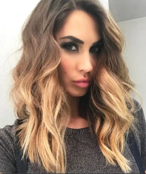 Melissa Satta diventa 'prof' per un giorno: sale in cattedra allo Iulm di Milano