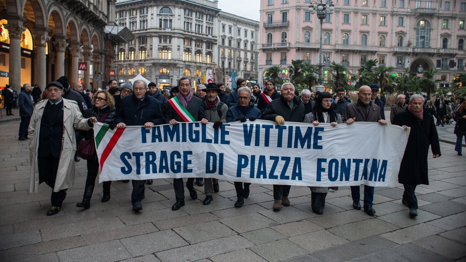 Strage di piazza Fontana, il sindaco al corteo dei familiari della vittime (Foto Canella)