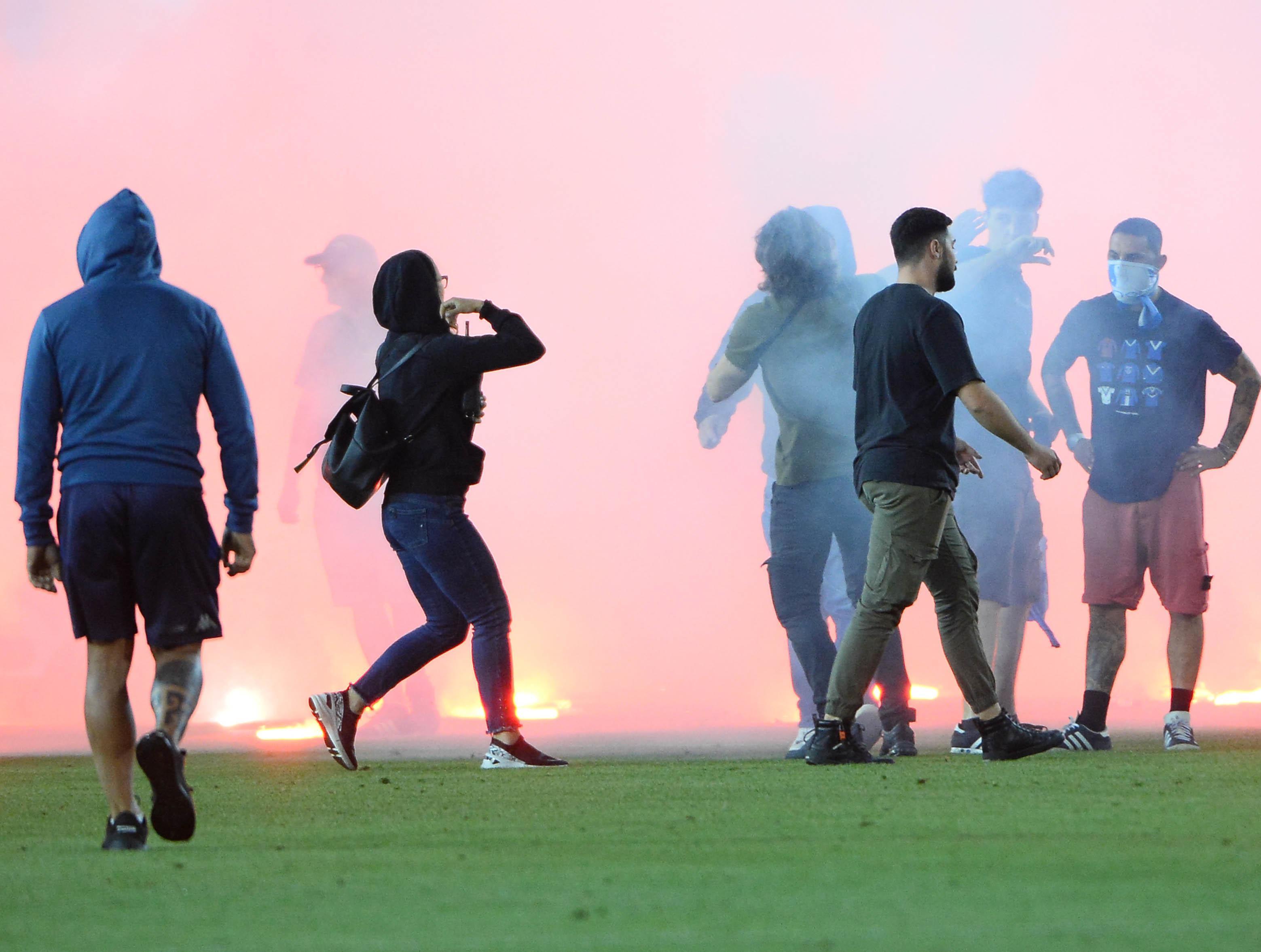 Invasione Di Campo E Guerriglia I Quattro Tifosi Ai Domiciliari