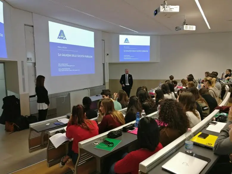 Amga sale in cattedra alla Bocconi