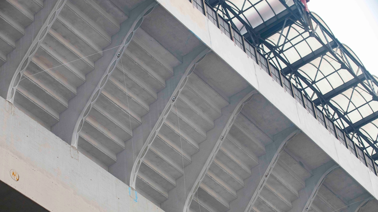 Stadio San Siro, reti anticaduta calcinacci (Foto Andrea Fasani)