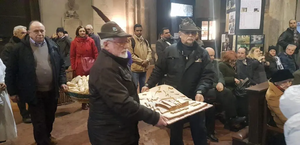 Epifania 2020, alla basilica di Sant'Eustorgio si dona pane ai fedeli