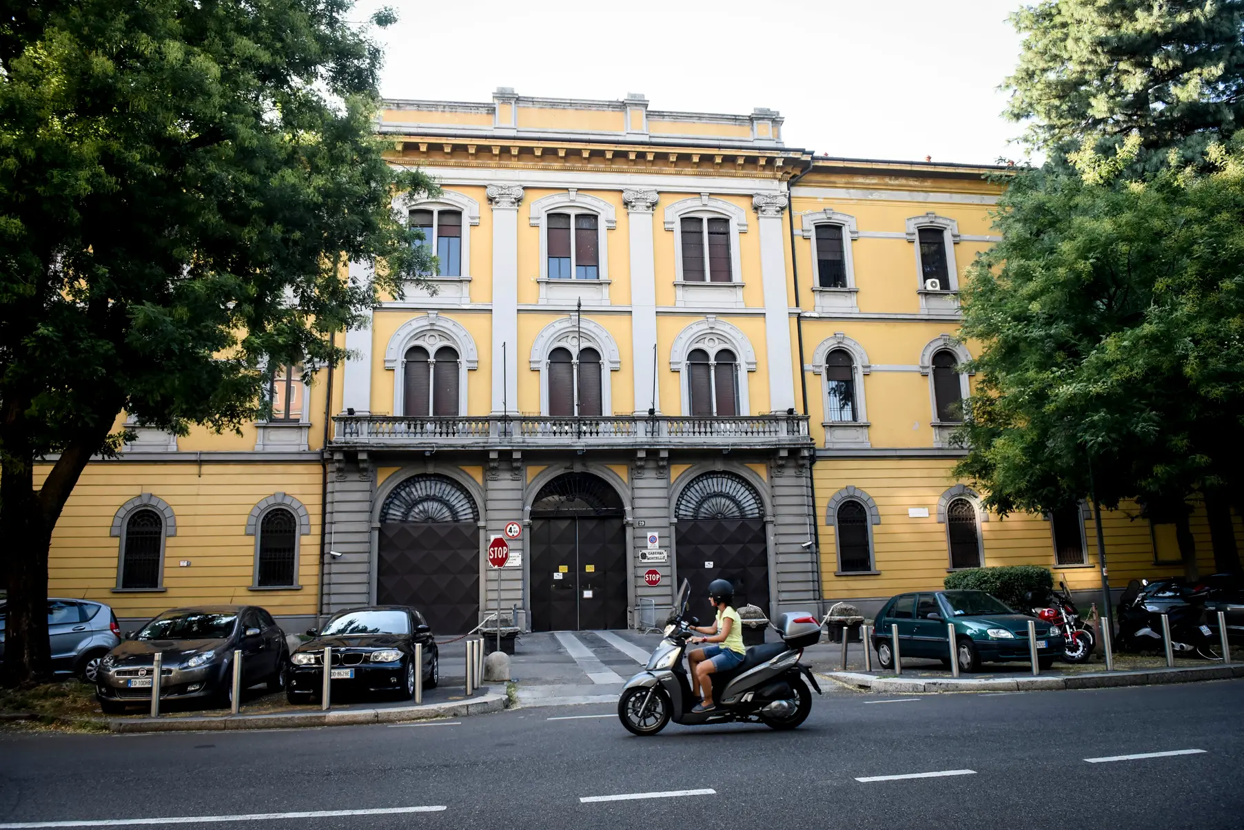 Emergenza profughi, countdown alla caserma Montello: allestiti mensa e brandine