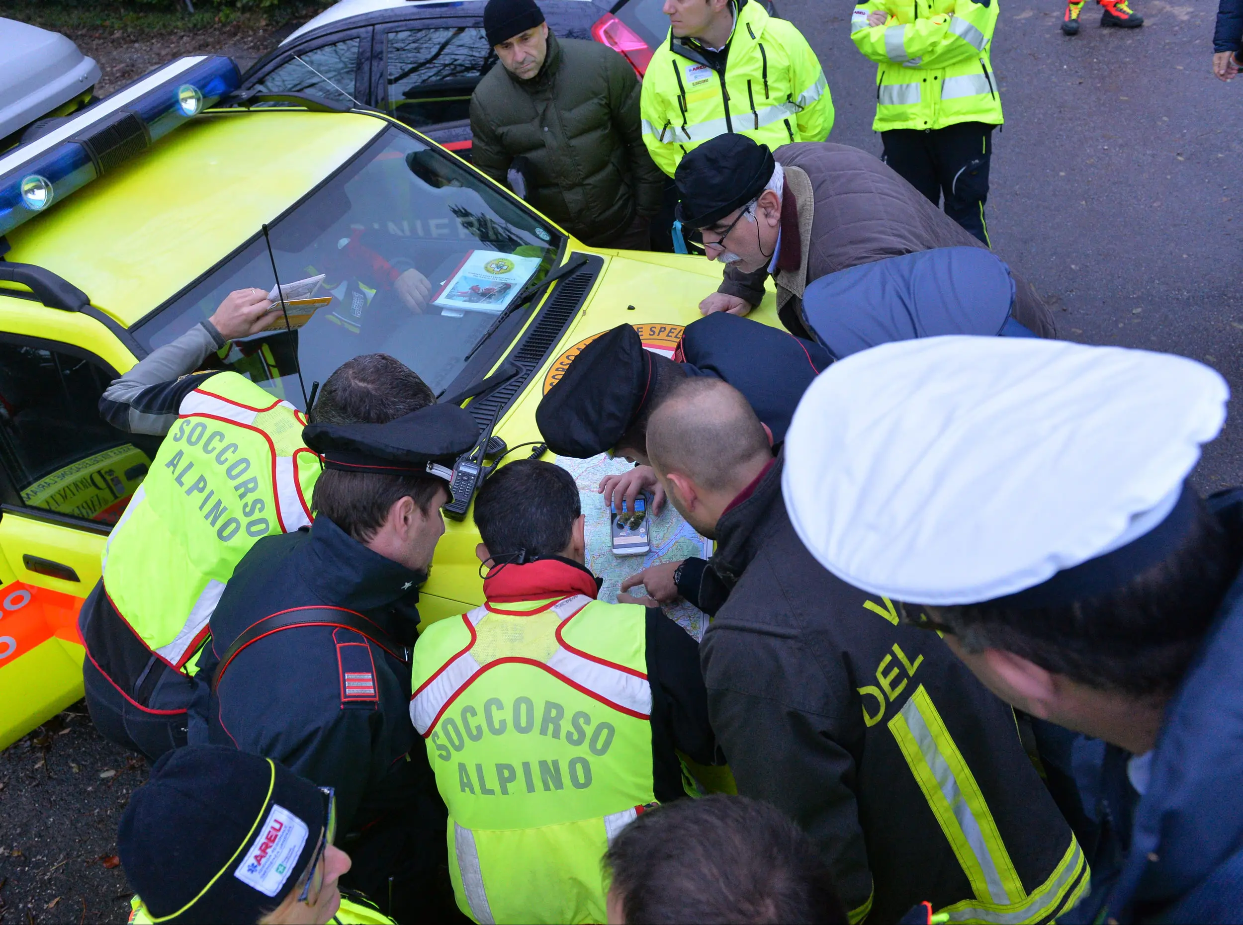 Bisuschio, precipita elicottero: muore una donna, due feriti / FOTO