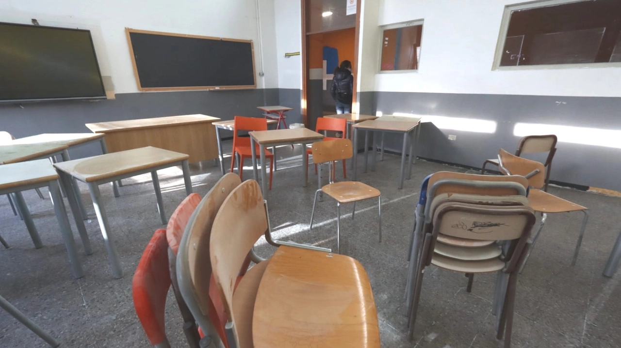 I danni all'Istituto Severi Correnti dopo l'occupazione (Foto Salmoirago)