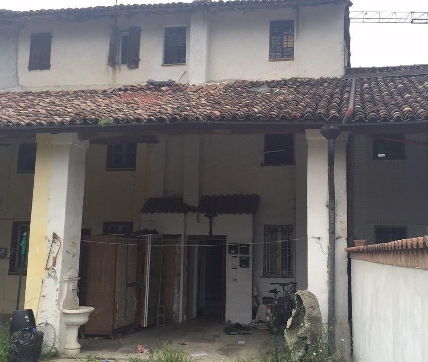 Abusivo In Una Cascina Clochard Trovato Morto