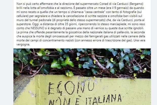 Le scritte segnalate nel post dal consigliere Paganoni