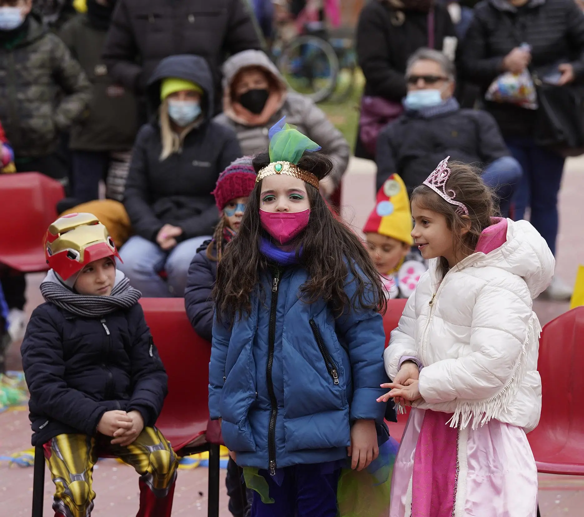 Carnevale sul ghiaccio per le mascherine