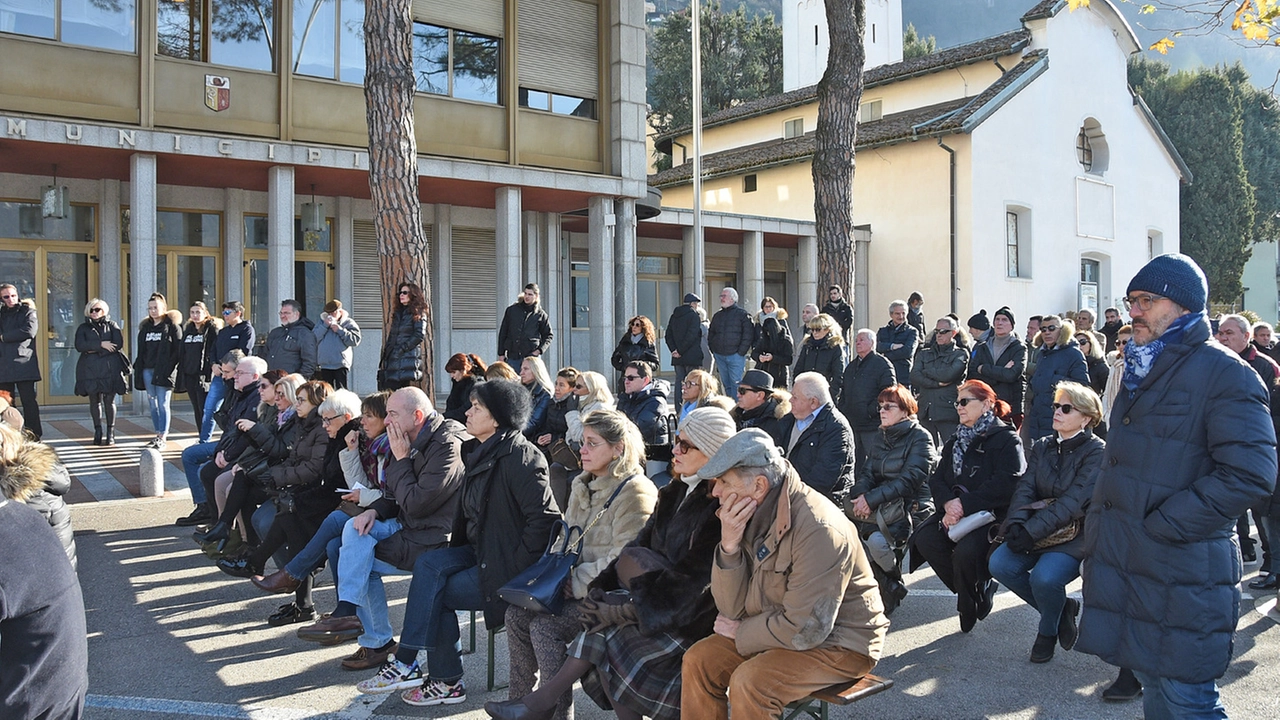 Conferenza davanti al presidio fisso a Campione d'Italia