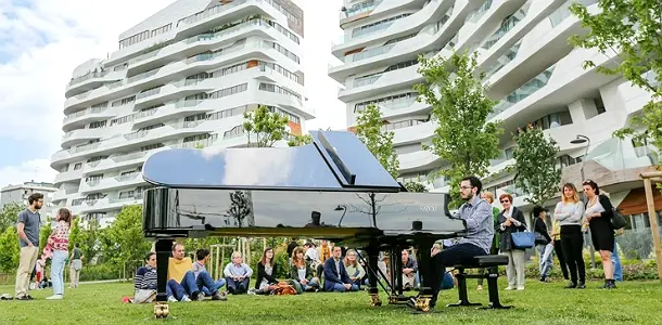 Torna Piano City Milano, case e cortili si aprono per ospitare la musica