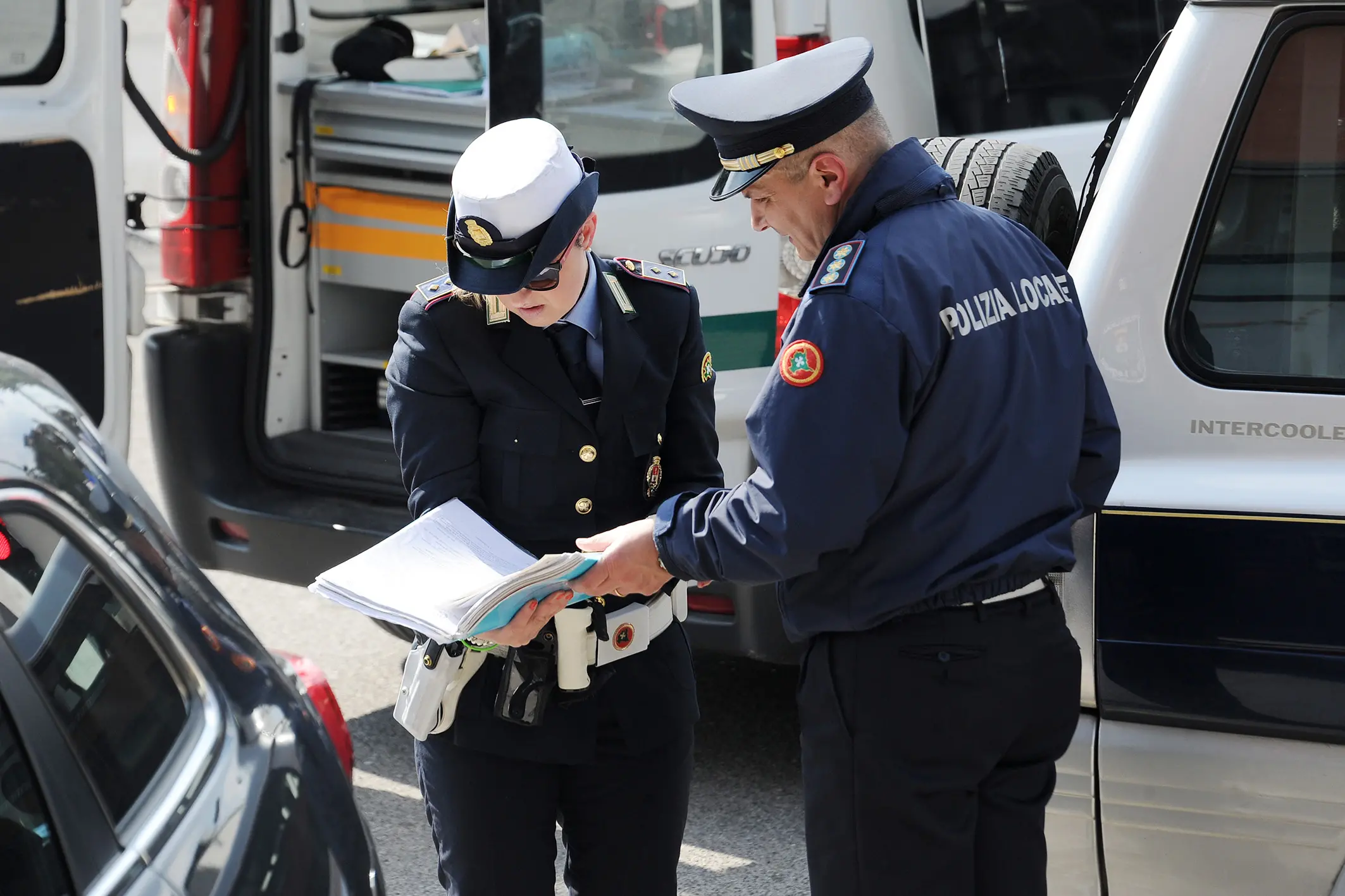 Sondrio, abbandonano rifiuti: smascherati