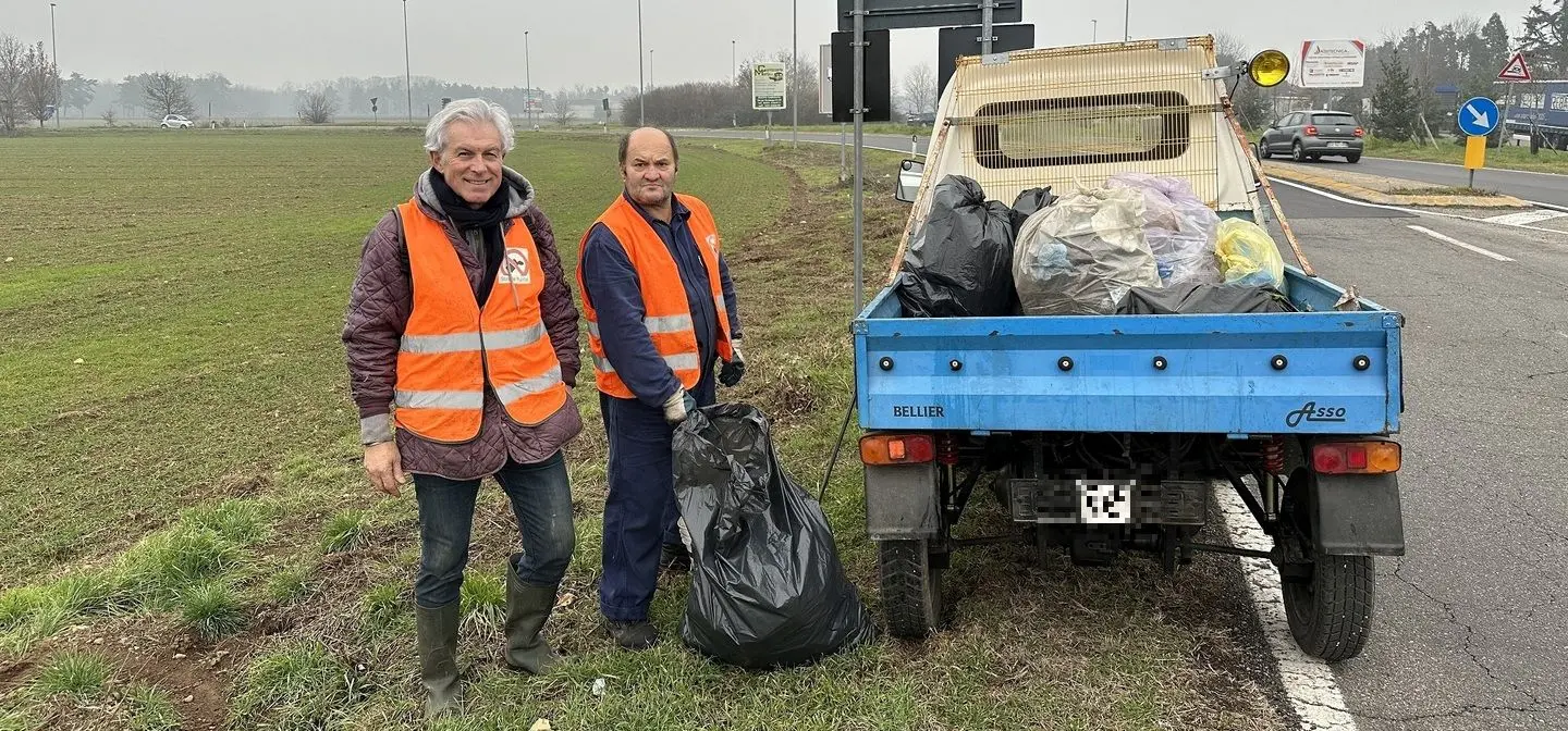 Parabiago, basta rifiuti lungo le provinciali: un’operazione di 'Strade pulite'