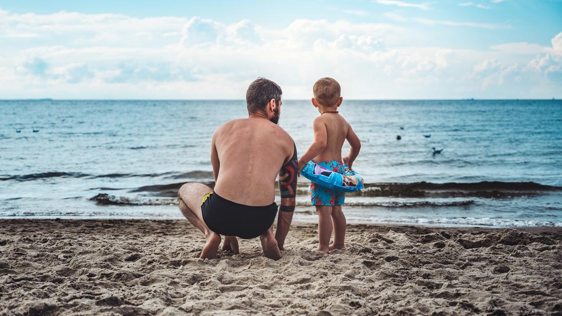 Basta coi padri peluche: “I genitori non siano amici dei figli, né i loro bancomat”