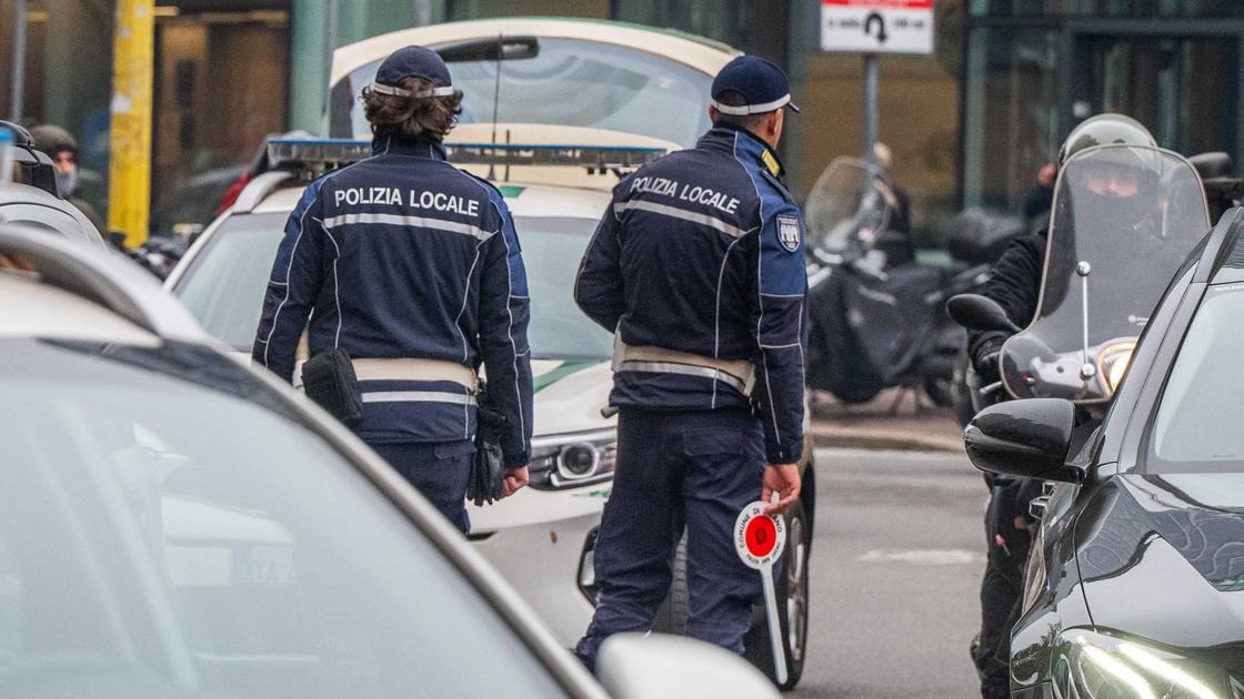 San Donato, tenta di rapire una bimba di tre anni: messo in fuga dal padre. Rintracciato e denunciato