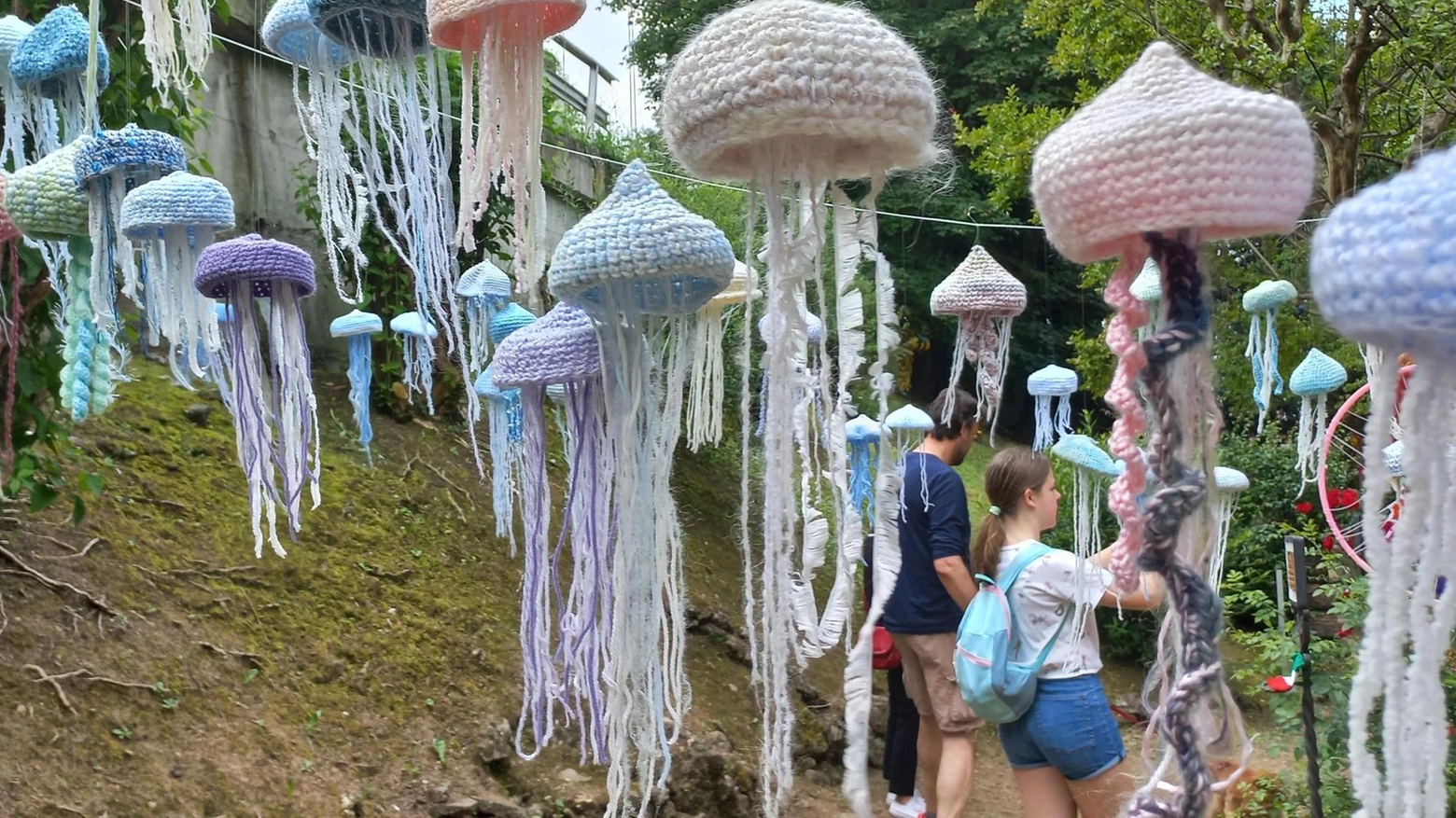 L’invasione delle meduse. A maglia e all’uncinetto