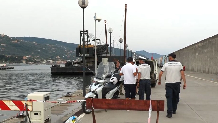 Guardia Costiera nel porto di Lavagna (Fram evideo Local Team)