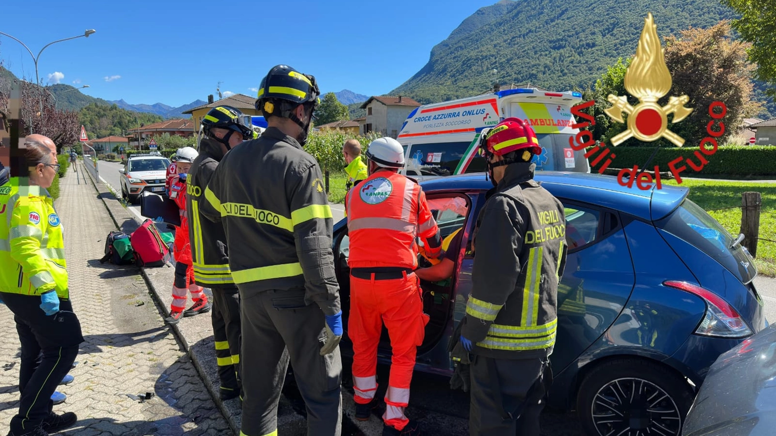 L'incidente di Carlazzo con l'intervento dei soccorritori