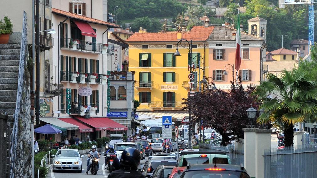 Troppo traffico sul lago. Argegno vuole spostare auto e camion in galleria