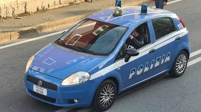 Legnano, evade dai domiciliari e si nasconde dietro le auto parcheggiate: scoperto e arrestato