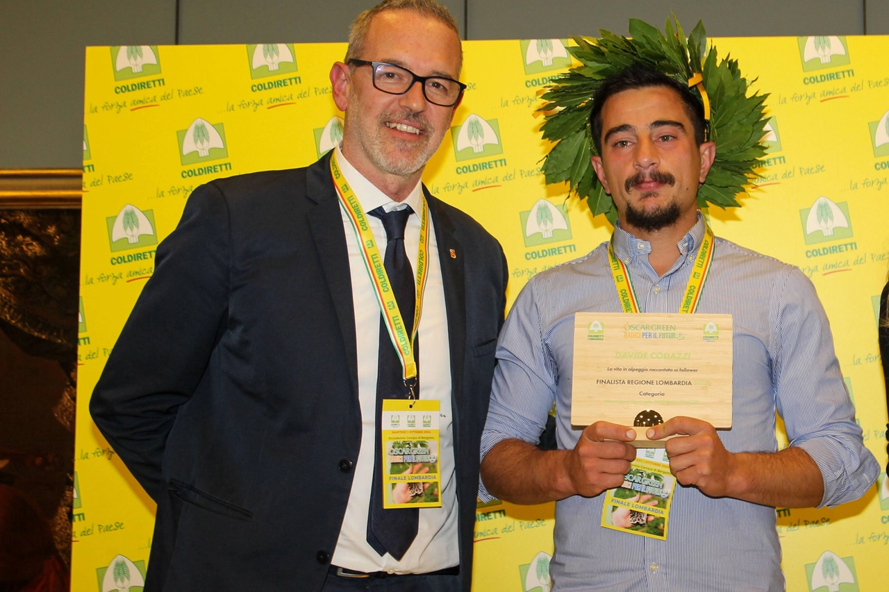 Oscar green 2024 di Coldiretti, premiazione di Davide Codazzi con Pasquale Gandolfi