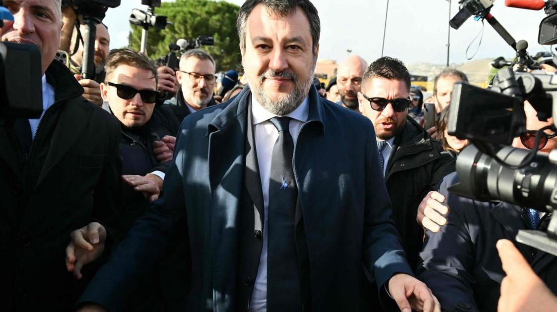 Salvini a tutto campo su Milano, dalle sigarette alle elezioni: “Sala pensa più al fumo che alla sicurezza. Noi pronti per vincere”