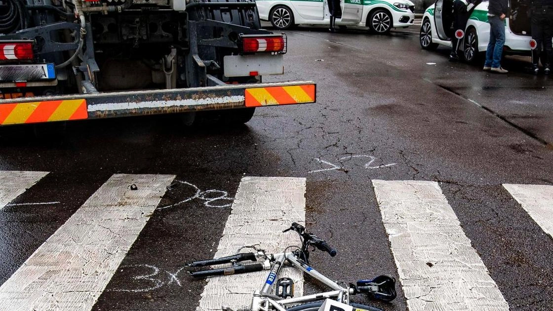 La bicicletta della ciclista Cristina Scozia, travolta e uccisa da una betoniera