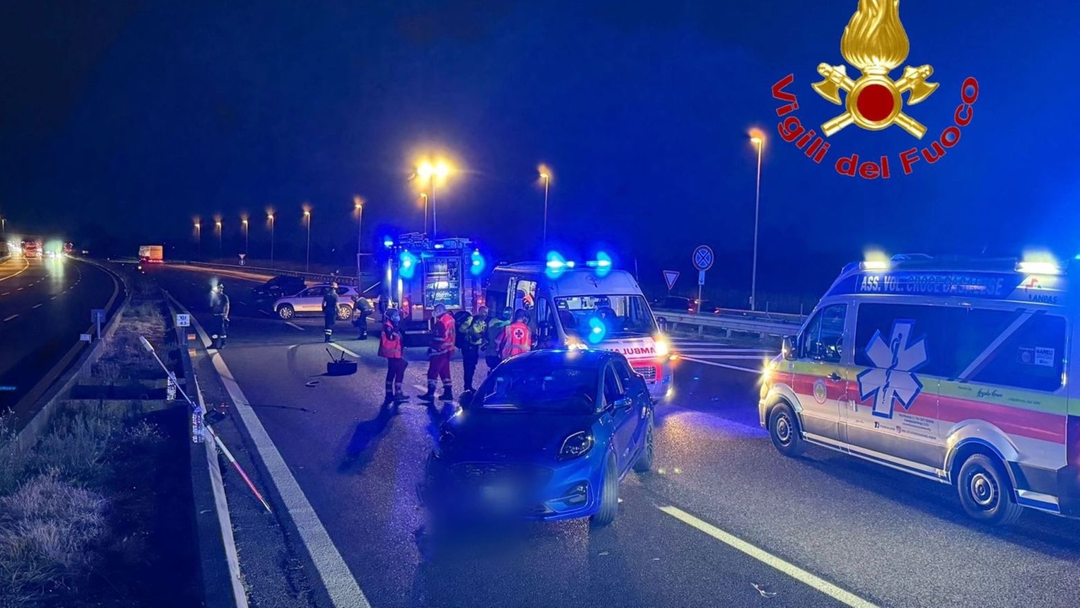 I soccorsi in autostrada (foto Vigili del Fuoco)