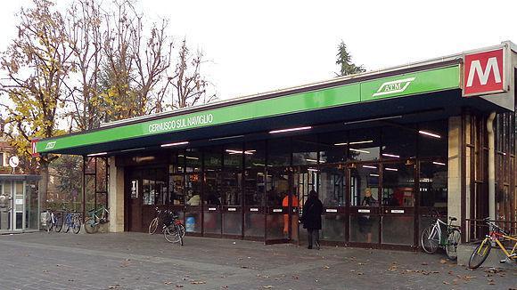 A 5 anni esce di casa. Prende la metropolitana. Va dalla zia a Cassina