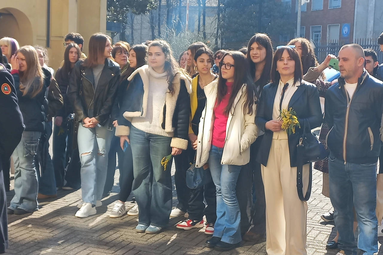 Un momento dell'inaugurazione che ha coinvolto le studentesse e gli studenti lodigiani