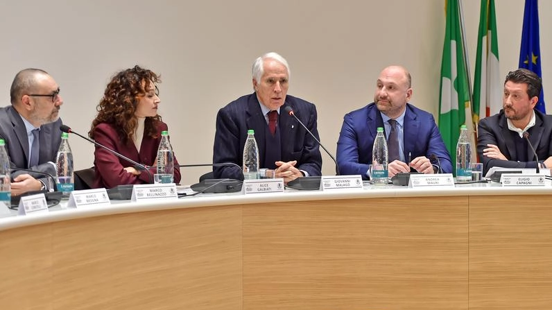 Al centro il presidente Coni Giovanni Malagò ospite ieri in città nell’incontro sulla nuova arena