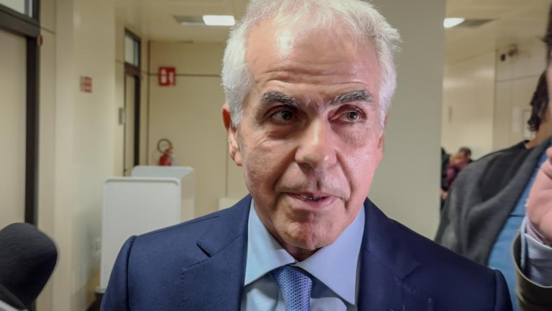 Morto l’ex super poliziotto Carmine Gallo, ai domiciliari per i dossier illegali. Stroncato da infarto, il pm dispone l’autopsia