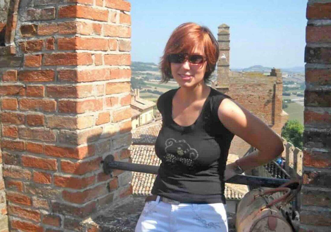 Omicidio di Sharon Verzeni, jogging e auricolari: la 33enne non ha sentito l’assassino alle spalle