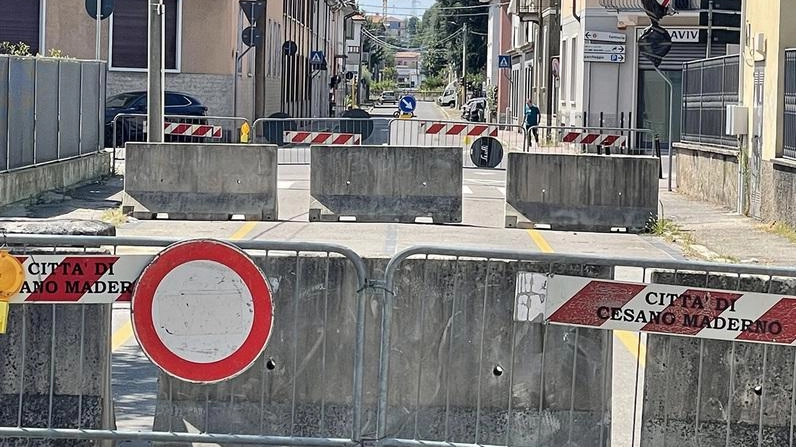 Chiuso a marzo per rischio crolli, verrà rifatto in via Duca d’Aosta dalla Cosmet di Clusone. Le balaustre saranno rimosse, restaurate e riposizionate sotto l’occhio della Soprintendenza.