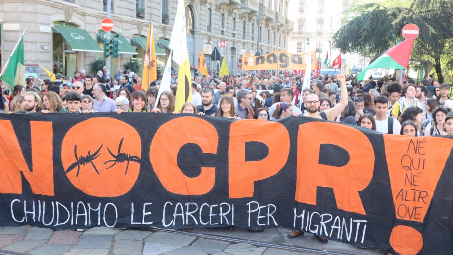Il corteo No Cpr di Milano (Foto Salmoirago)