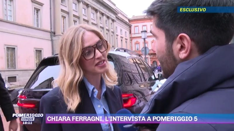 Chiara Ferragni e l'inviato di Pomeriggio Cinque (Frame video della trasmissione condotta da Myrta Merlino)
