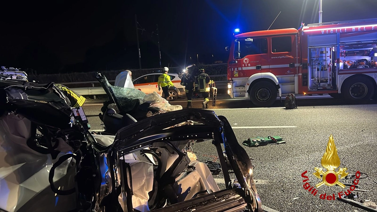 Incidente sull'A4 alla barriera Ghisolfa Arluno nella notte tra giovedì e venerdì, verso l'1.30 (Foto vigili del fuoco)