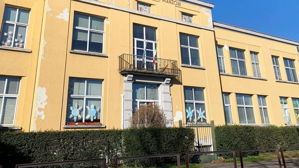 Cernusco sul Naviglio, investimento per rifare il tetto e le facciate dell’istituto più vecchio della città. Via libera al progetto di fattibilità. Il restyling dell’elementare è fra i progetti più attesi dai residenti.