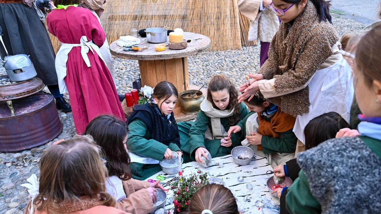 Non c’è Natale varesino senza il Presepe Vivente. La tradizione è stata rispettata ieri pomeriggio, con la rappresentazione portata in...