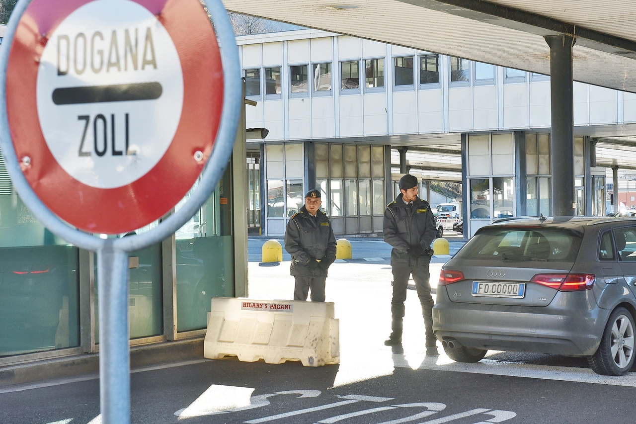 Controlli al valico autostradale di Brogeda